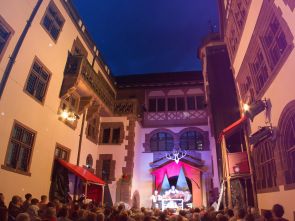 Theater unter Sternenhimmel - Rathaushofspiele Freiburg - Freilichtspiele 